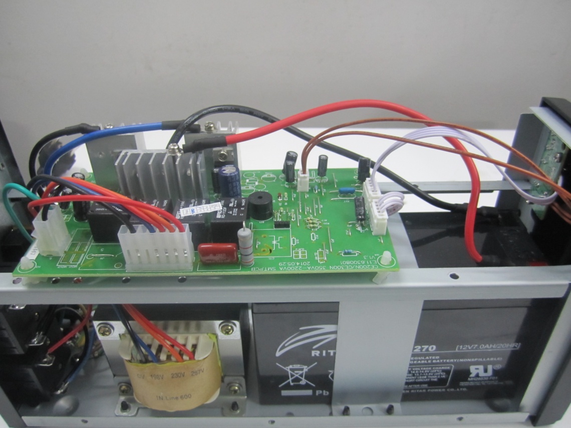 Cấu tạo bộ lưu điện gồm hai bộ phận chính là bo mạch và ắc quy