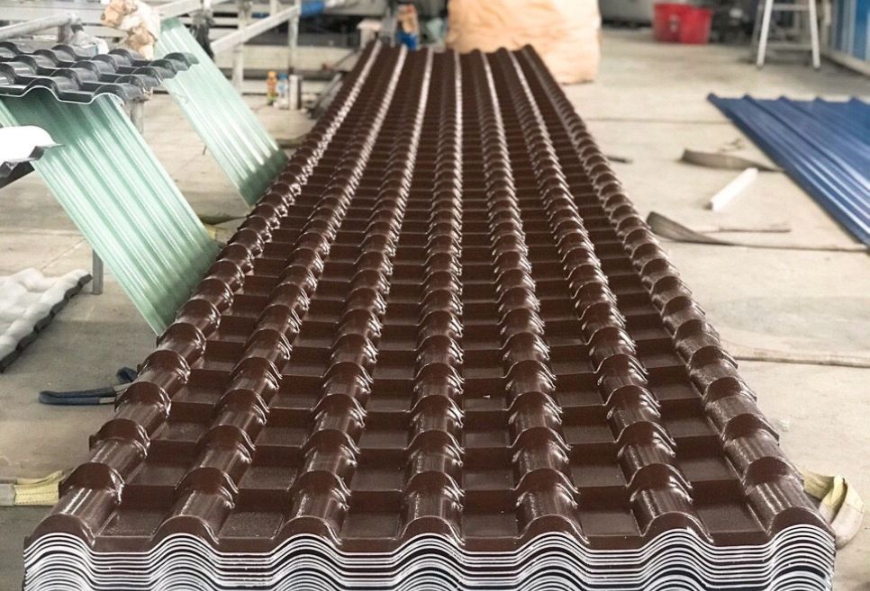 Những đặc điểm của tôn giả ngói màu cà phê